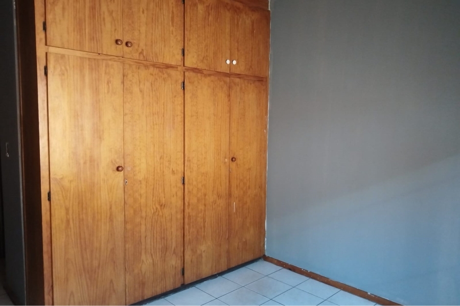 4 Bedroom Property for Sale in Nieuw Muckleneuk Gauteng