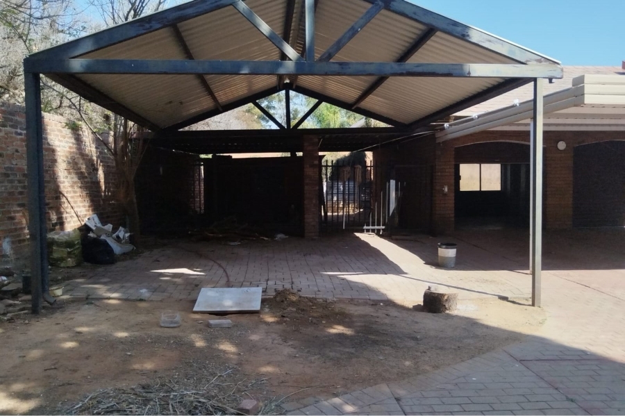 4 Bedroom Property for Sale in Nieuw Muckleneuk Gauteng