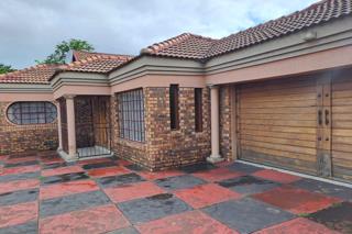 4 Bedroom Property for Sale in Karenpark Gauteng