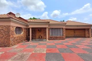 4 Bedroom Property for Sale in Karenpark Gauteng