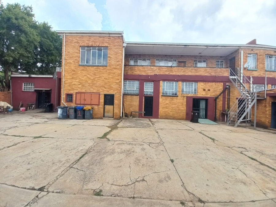 6 Bedroom Property for Sale in Brakpan Central Gauteng