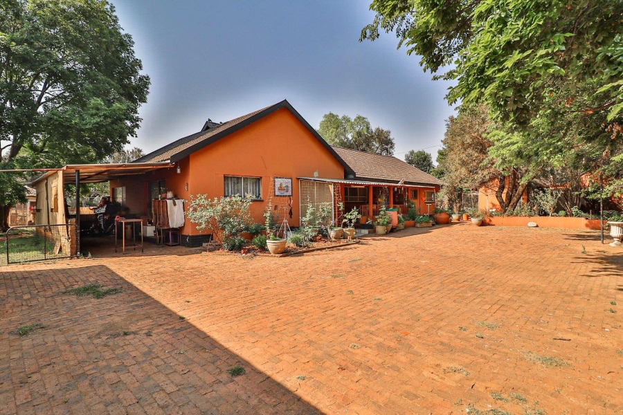 7 Bedroom Property for Sale in Valley Settlements A H Gauteng