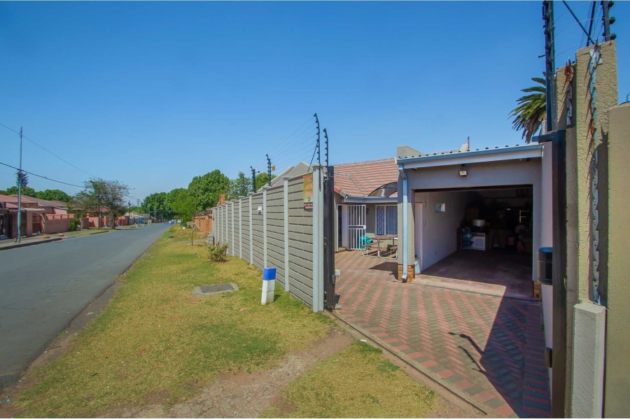 6 Bedroom Property for Sale in Newlands Gauteng