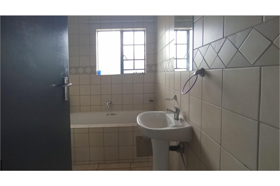 2 Bedroom Property for Sale in Noordwyk Gauteng