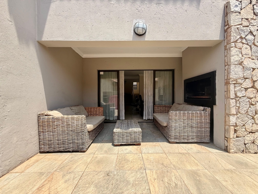 5 Bedroom Property for Sale in Monavoni Gauteng