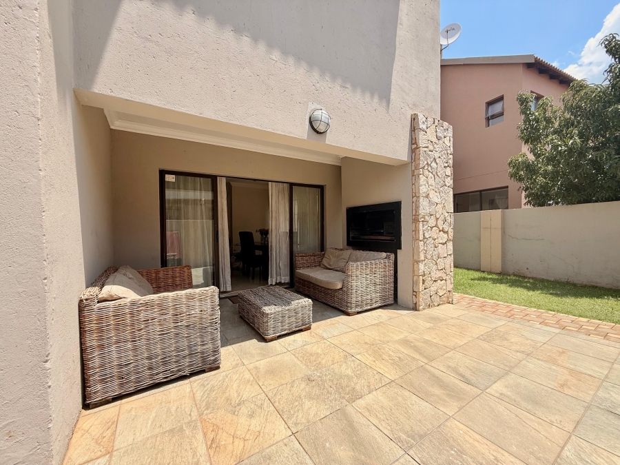 5 Bedroom Property for Sale in Monavoni Gauteng