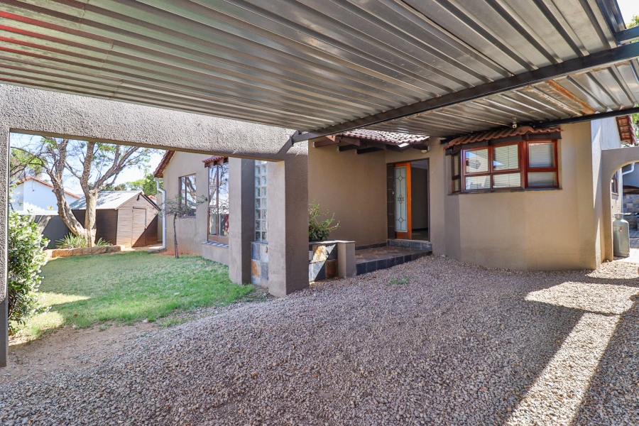 3 Bedroom Property for Sale in Bromhof Gauteng