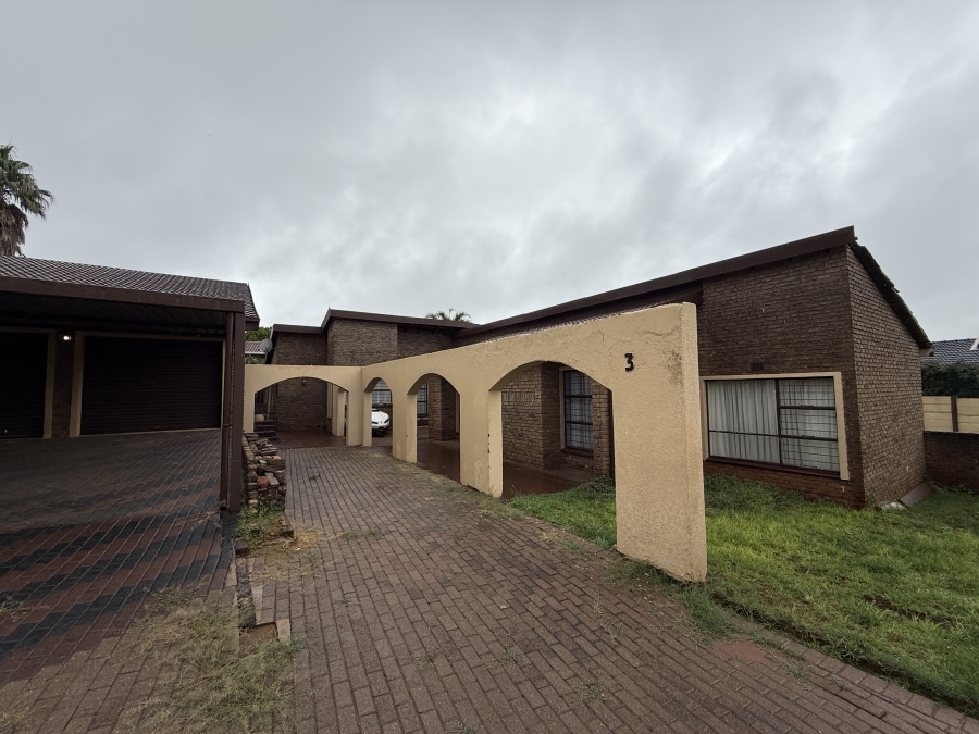 3 Bedroom Property for Sale in Breaunanda Gauteng