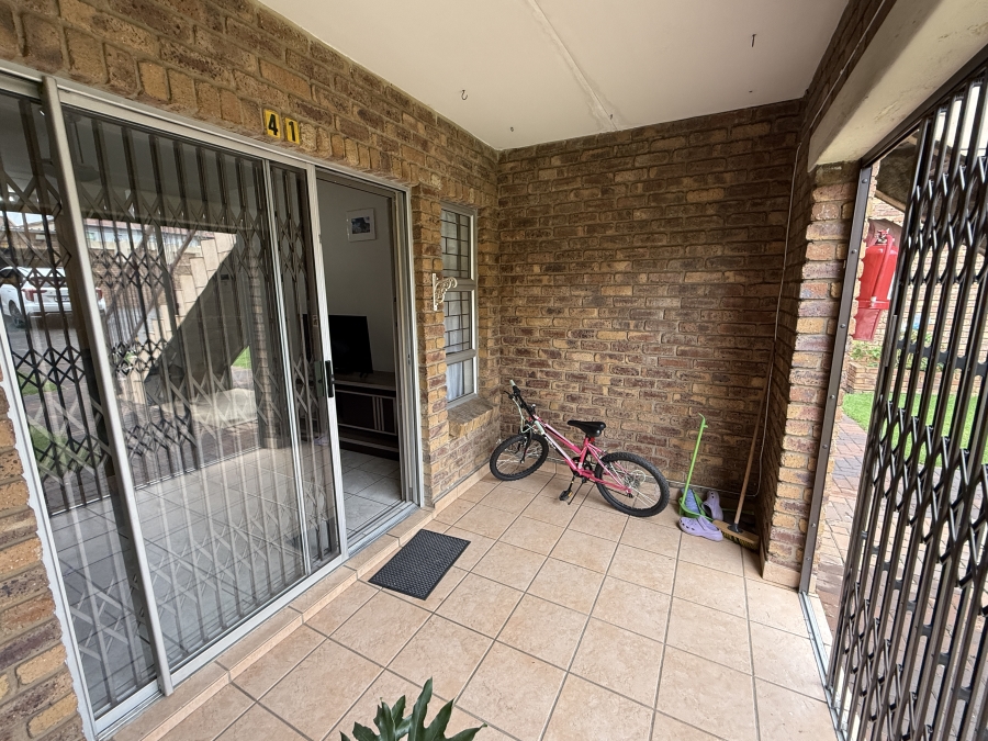 2 Bedroom Property for Sale in Birchleigh Gauteng