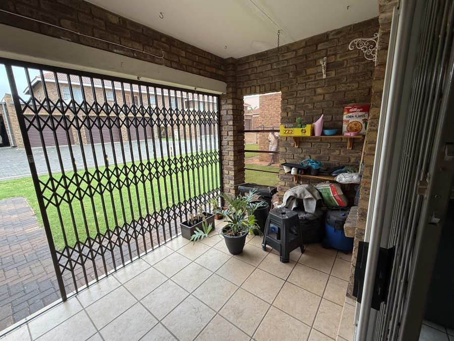 2 Bedroom Property for Sale in Birchleigh Gauteng