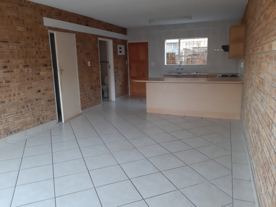 To Let 2 Bedroom Property for Rent in Rangeview Gauteng