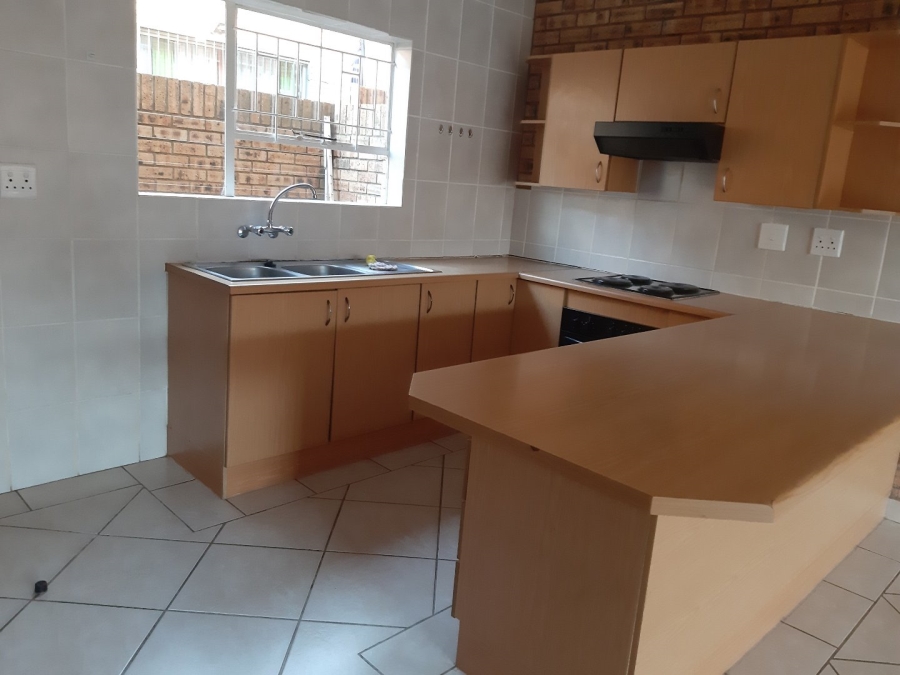 To Let 2 Bedroom Property for Rent in Rangeview Gauteng