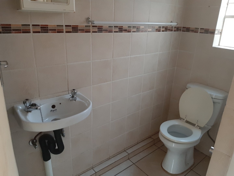 To Let 2 Bedroom Property for Rent in Rangeview Gauteng