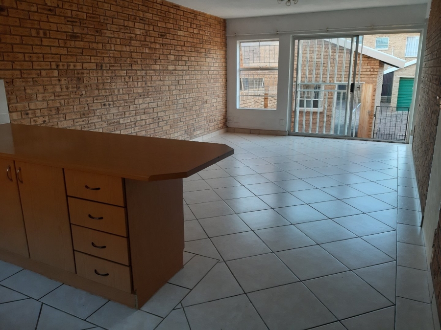 To Let 2 Bedroom Property for Rent in Rangeview Gauteng