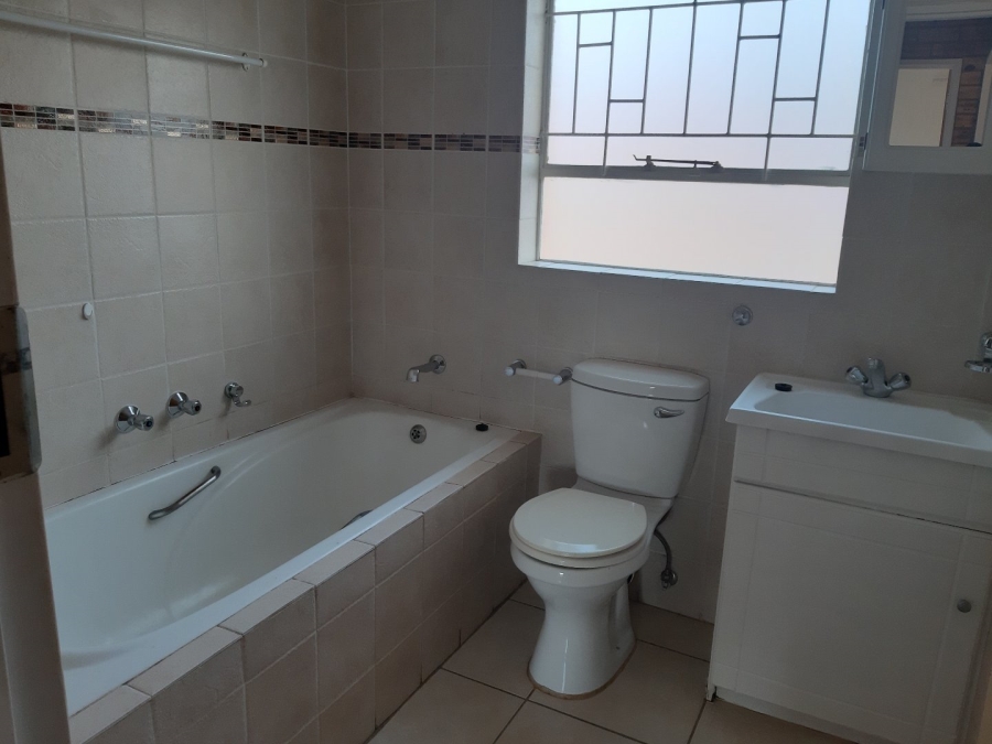 To Let 2 Bedroom Property for Rent in Rangeview Gauteng