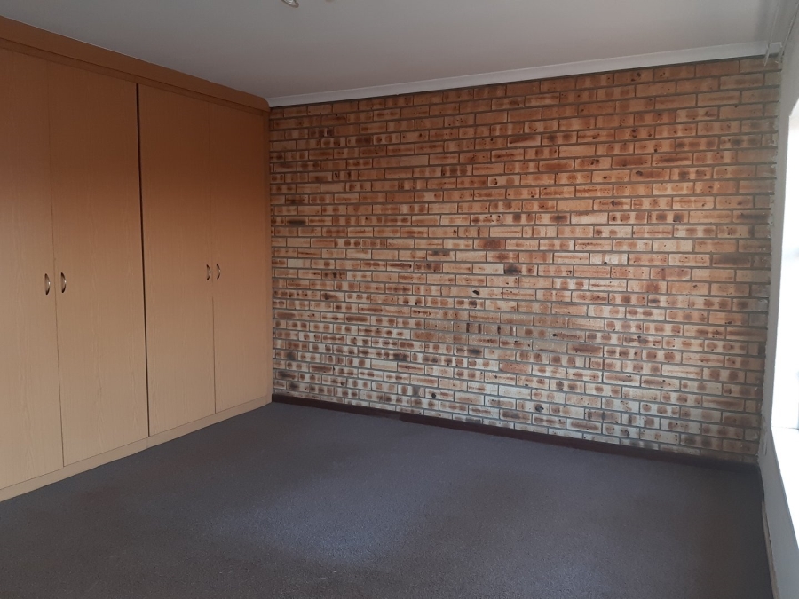 To Let 2 Bedroom Property for Rent in Rangeview Gauteng