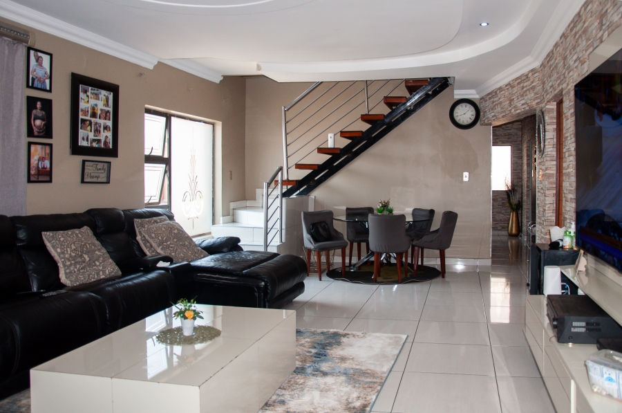 4 Bedroom Property for Sale in Noordwyk Gauteng