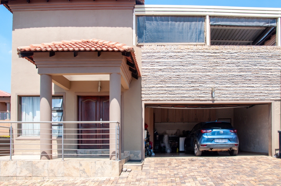 4 Bedroom Property for Sale in Noordwyk Gauteng