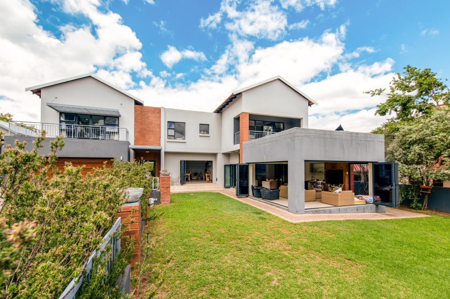 5 Bedroom Property for Sale in Copperleaf Estate Gauteng