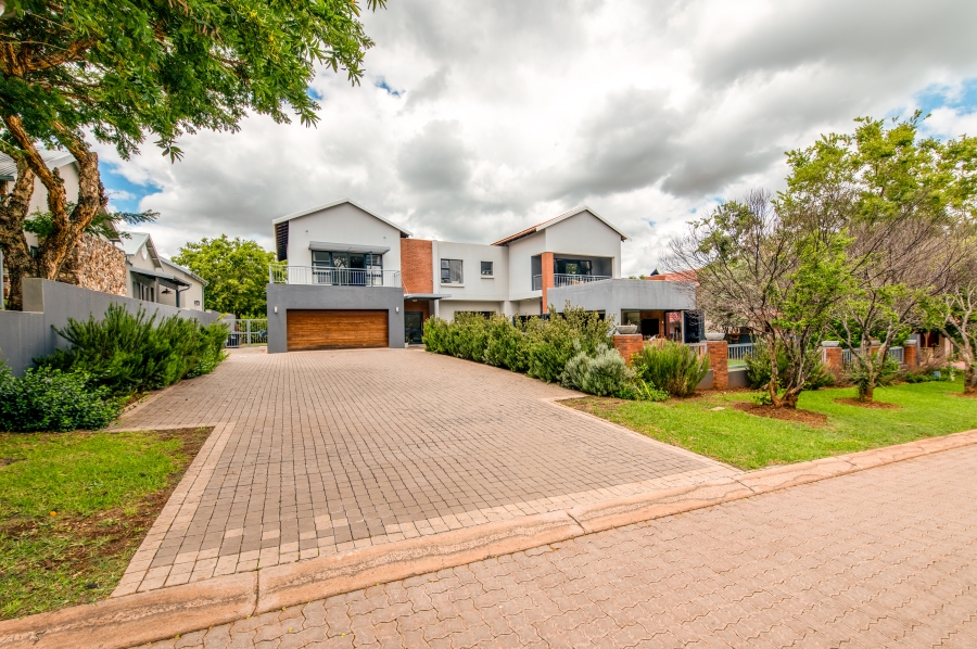 5 Bedroom Property for Sale in Copperleaf Estate Gauteng