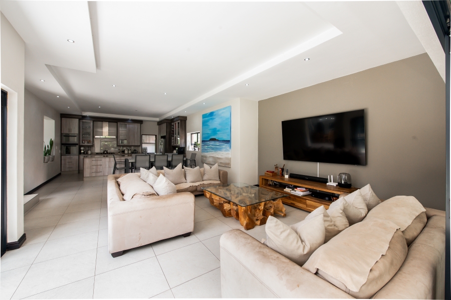 5 Bedroom Property for Sale in Copperleaf Estate Gauteng