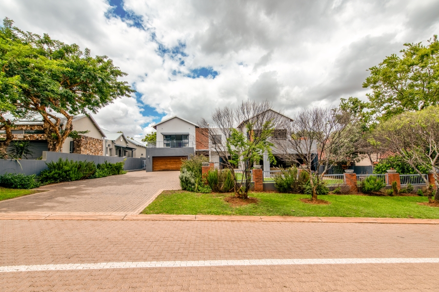 5 Bedroom Property for Sale in Copperleaf Estate Gauteng