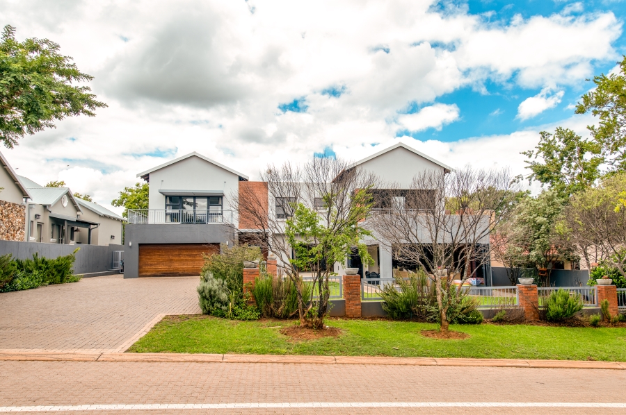 5 Bedroom Property for Sale in Copperleaf Estate Gauteng