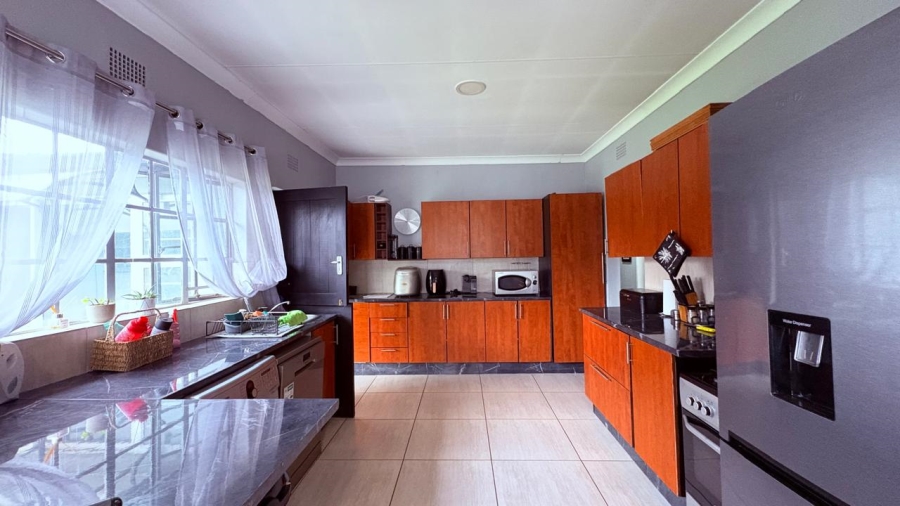 5 Bedroom Property for Sale in Beyers Park Gauteng