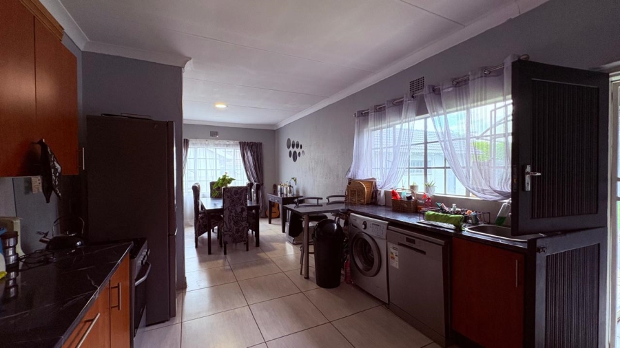 5 Bedroom Property for Sale in Beyers Park Gauteng