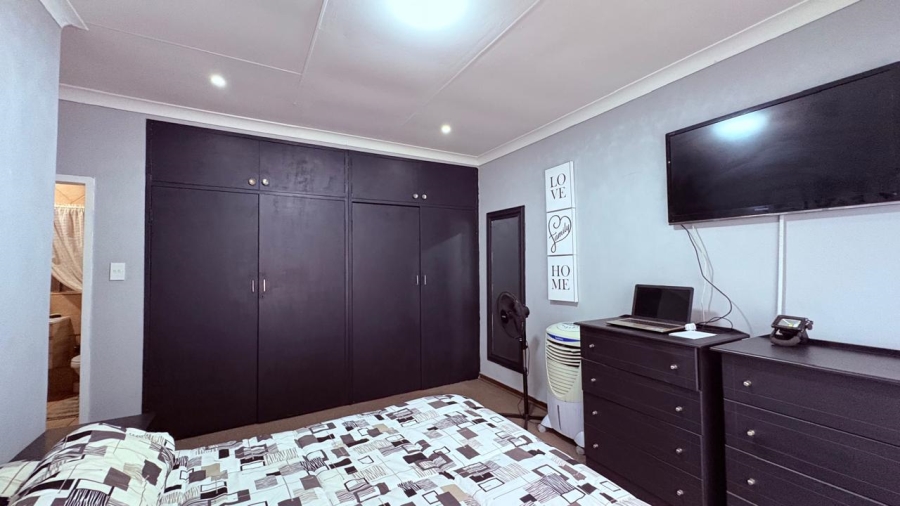 5 Bedroom Property for Sale in Beyers Park Gauteng