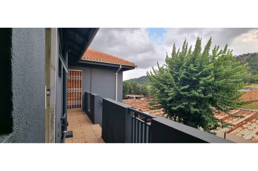 2 Bedroom Property for Sale in Linmeyer Gauteng