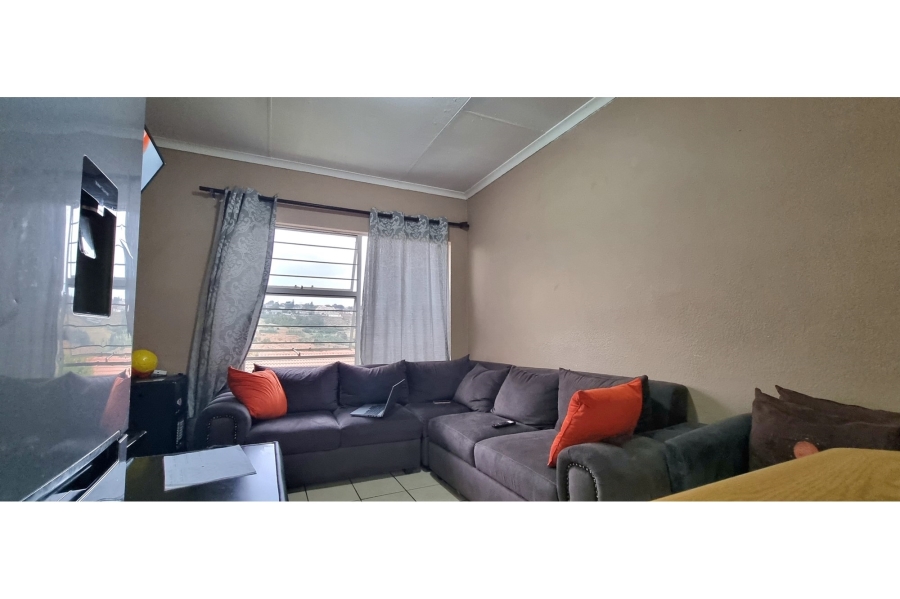 2 Bedroom Property for Sale in Linmeyer Gauteng