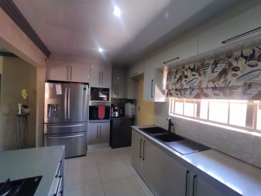 3 Bedroom Property for Sale in Garsfontein Gauteng