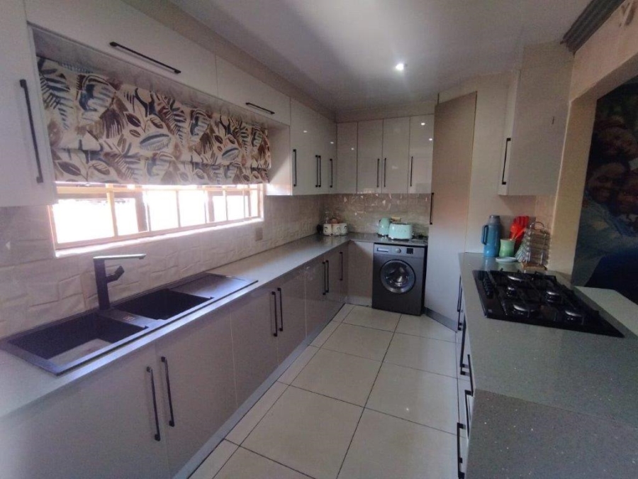 3 Bedroom Property for Sale in Garsfontein Gauteng