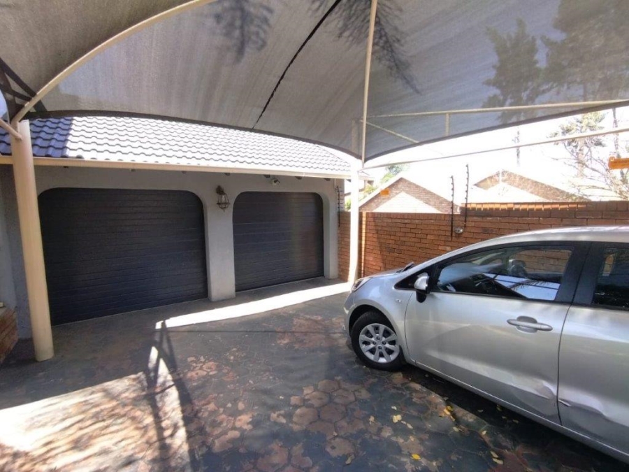 3 Bedroom Property for Sale in Garsfontein Gauteng