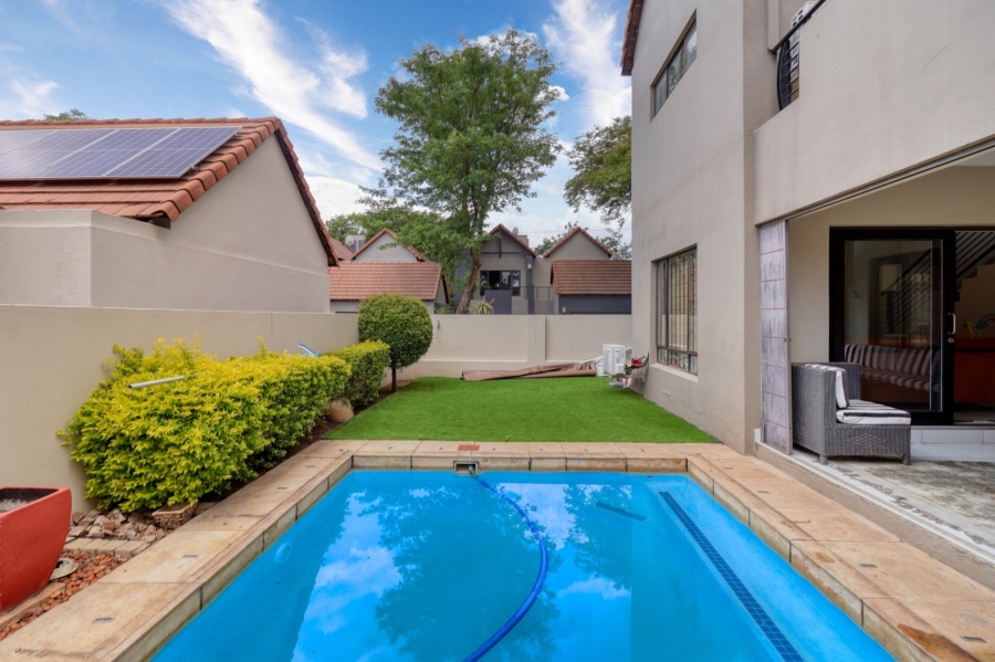 To Let 3 Bedroom Property for Rent in Fourways Gauteng