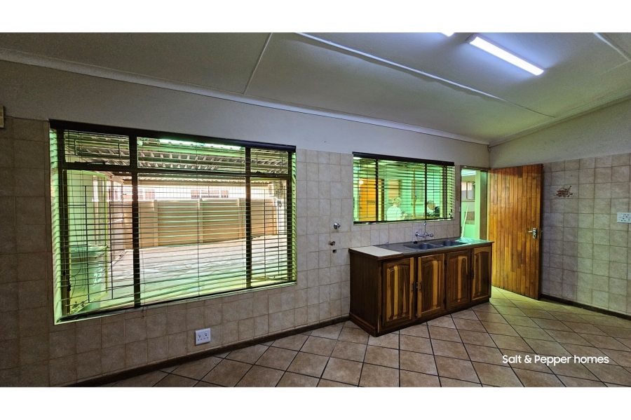 To Let 4 Bedroom Property for Rent in Sinoville Gauteng