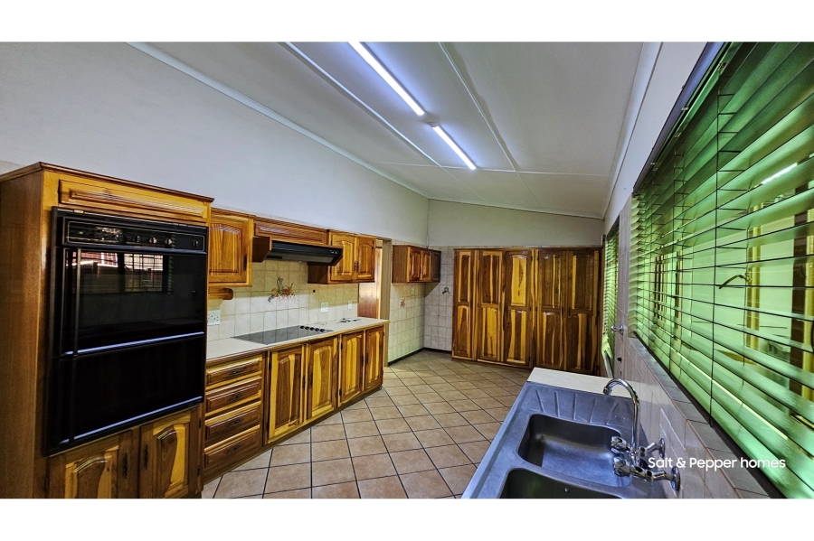 To Let 4 Bedroom Property for Rent in Sinoville Gauteng