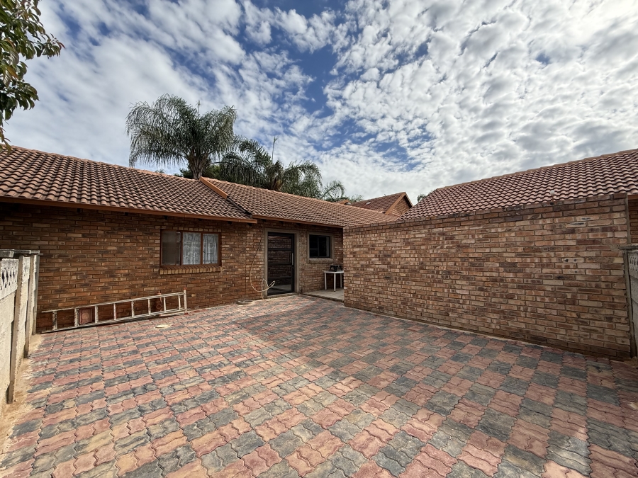 To Let 2 Bedroom Property for Rent in Montana Gauteng