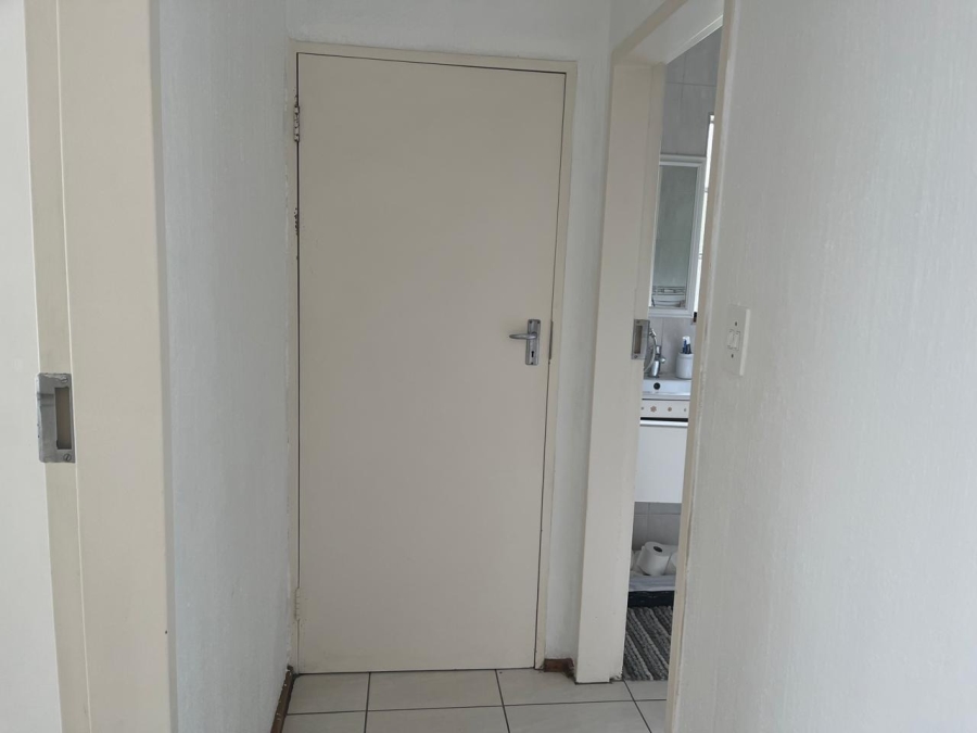 To Let 1 Bedroom Property for Rent in Sandown Gauteng