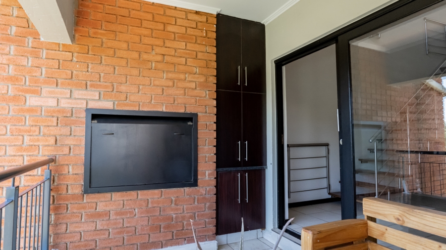 To Let 3 Bedroom Property for Rent in Greenstone Hill Gauteng