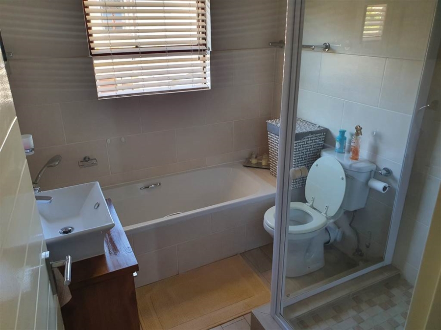 To Let 3 Bedroom Property for Rent in Ferndale Gauteng