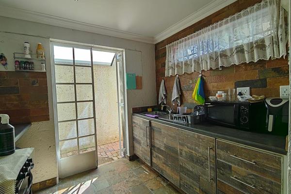 To Let 1 Bedroom Property for Rent in Waverley Gauteng