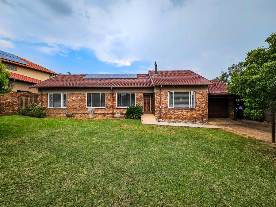 4 Bedroom Property for Sale in Garsfontein Gauteng