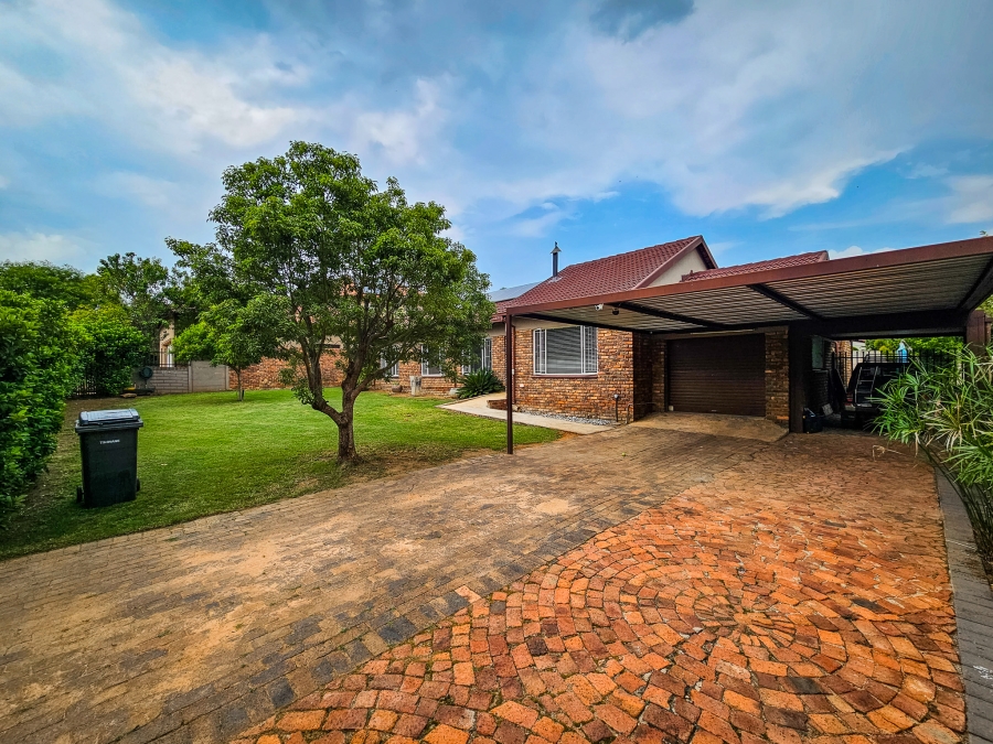 4 Bedroom Property for Sale in Garsfontein Gauteng