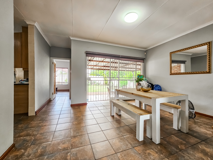 4 Bedroom Property for Sale in Garsfontein Gauteng