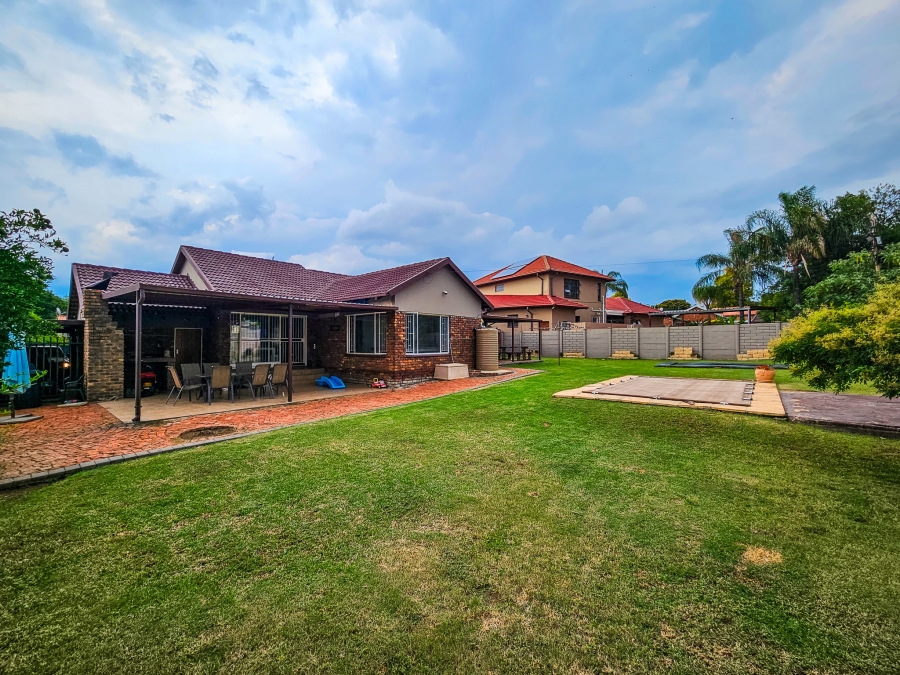 4 Bedroom Property for Sale in Garsfontein Gauteng