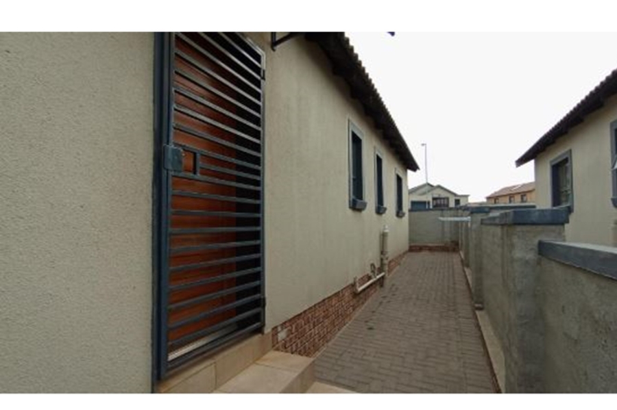 3 Bedroom Property for Sale in Kosmosdal Gauteng