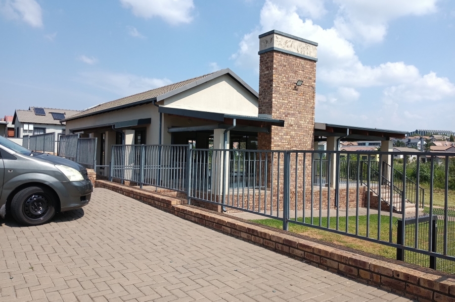 3 Bedroom Property for Sale in Kosmosdal Gauteng