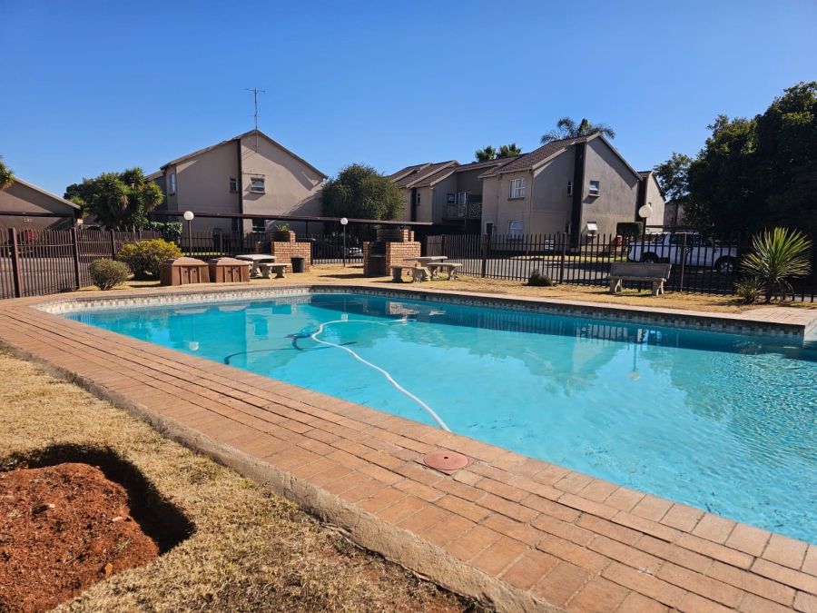 2 Bedroom Property for Sale in Bonaero Park Gauteng